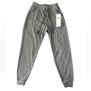 Alo Yoga- Muse Sweatpants in Heather Grey